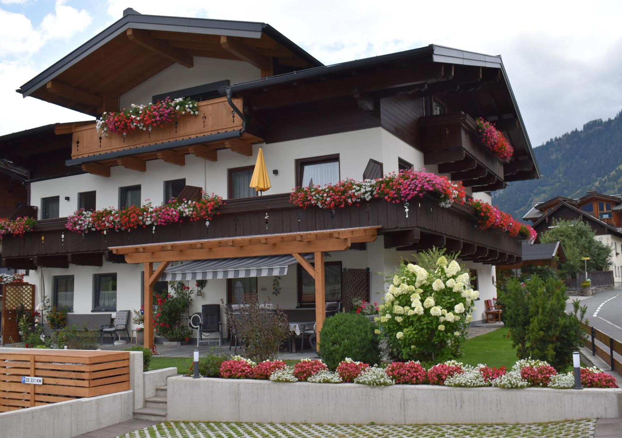 Pension Und Appartement Weinschreiber Rauris Exterior foto