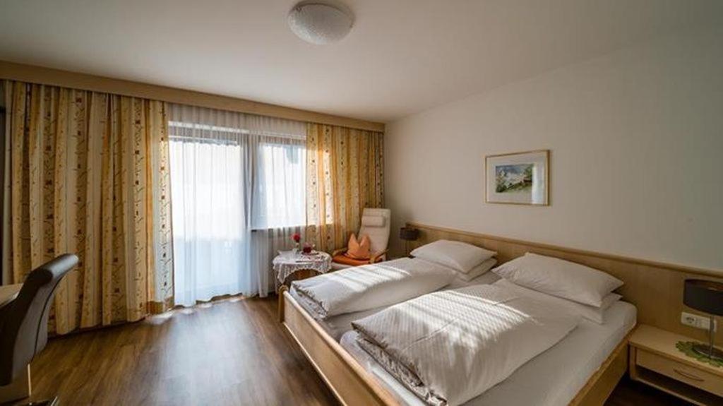 Pension Und Appartement Weinschreiber Rauris Exterior foto